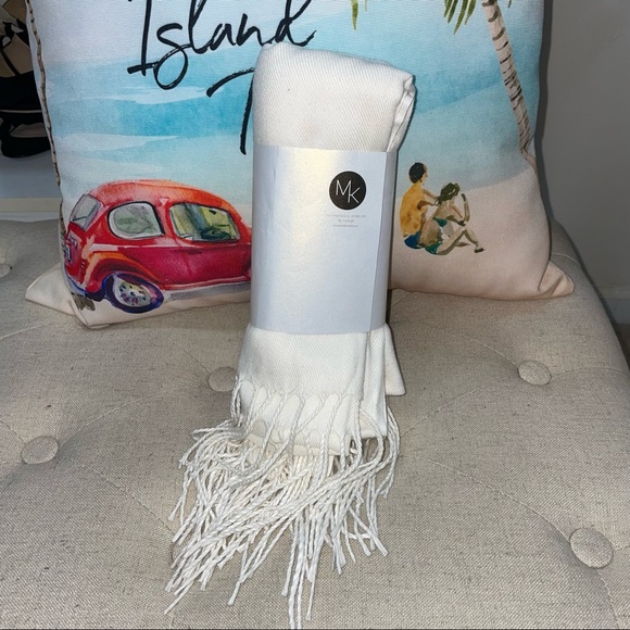 MIAKRAFTS NWT! Ivory Fringe Handmade Shawl Wrap Pashmina - Picture 3 of 7